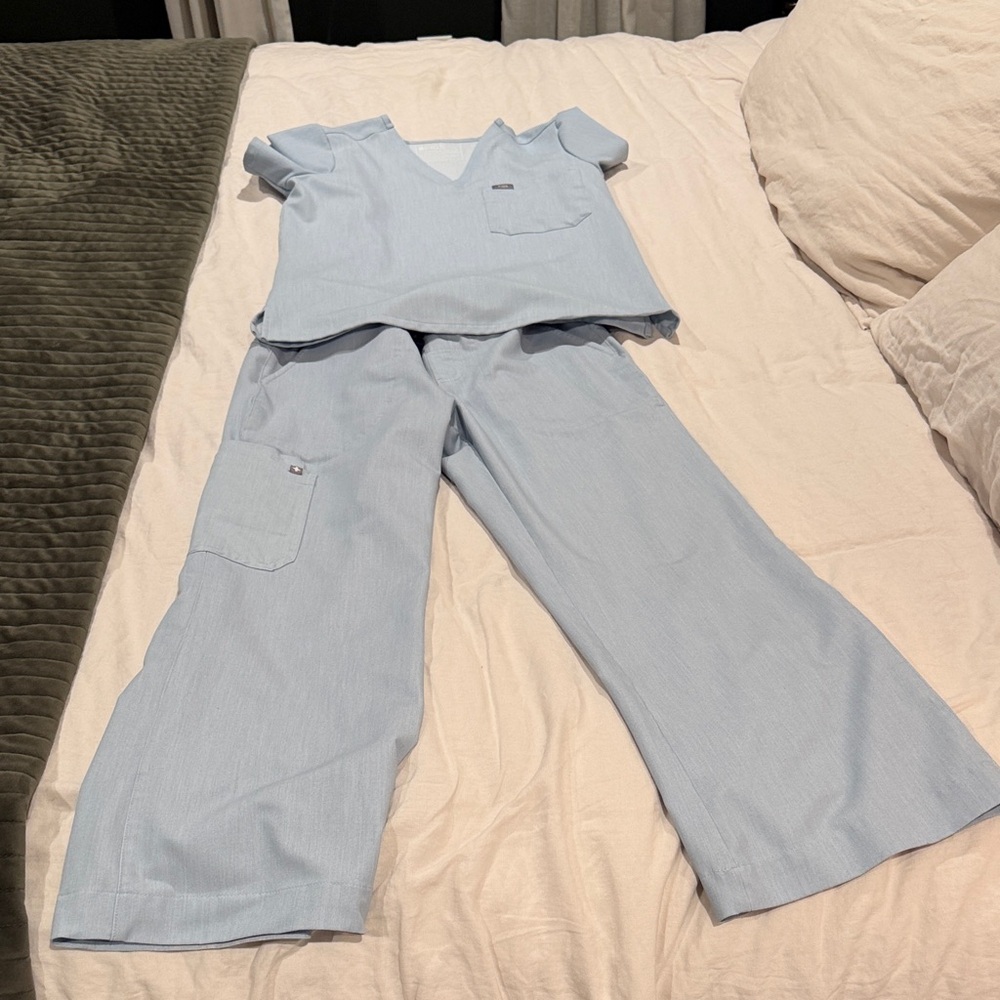 Figs chambray scrub set